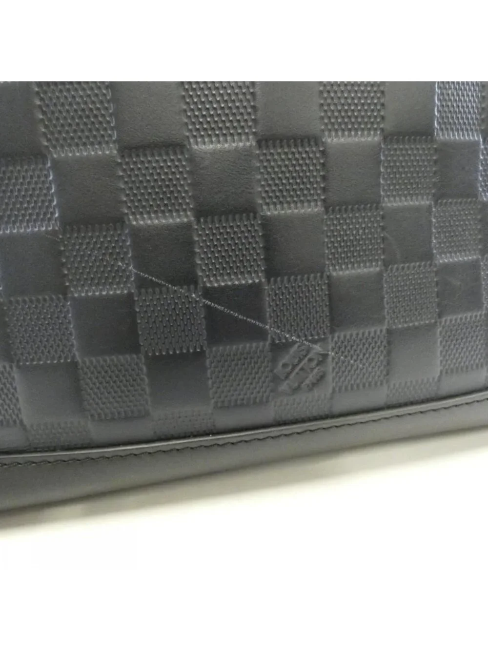Louis Vuitton Damier Infini Discovery Messenger PM Shoulder Bag
